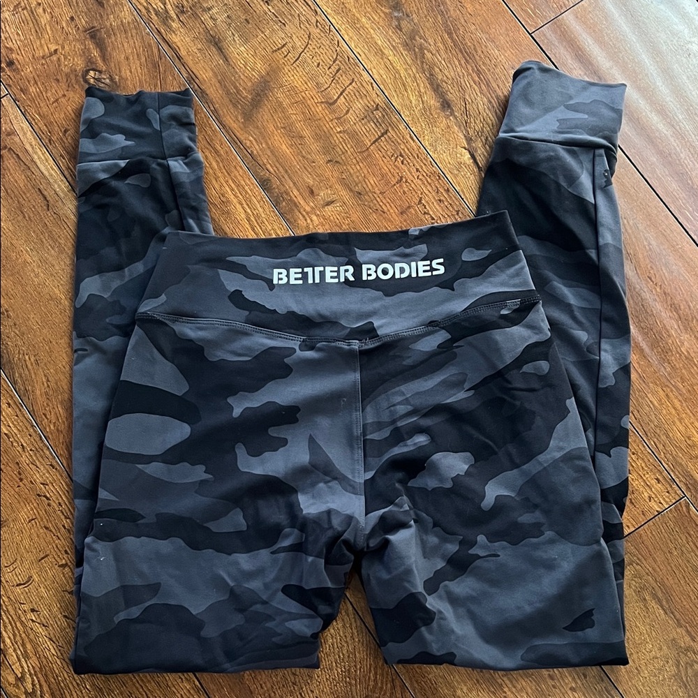 BETTER BODIES Camo Joggers